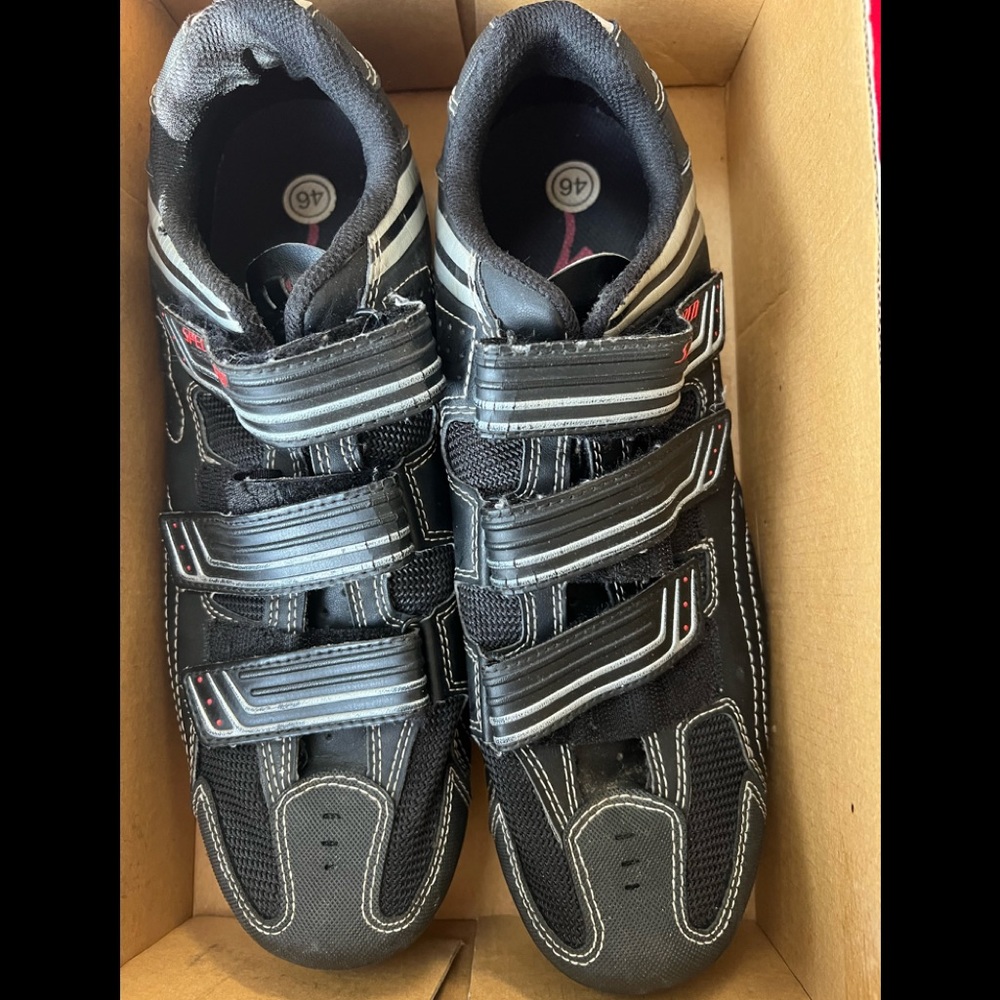 Men’s spin shoes